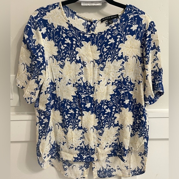 Harlowe & Graham Tops - Harlowe & Graham Blue and Cream Floral Women's Top High Low